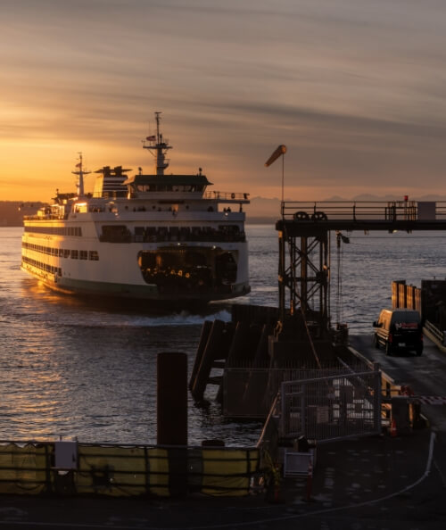 A ferry boat comingin in to dock.